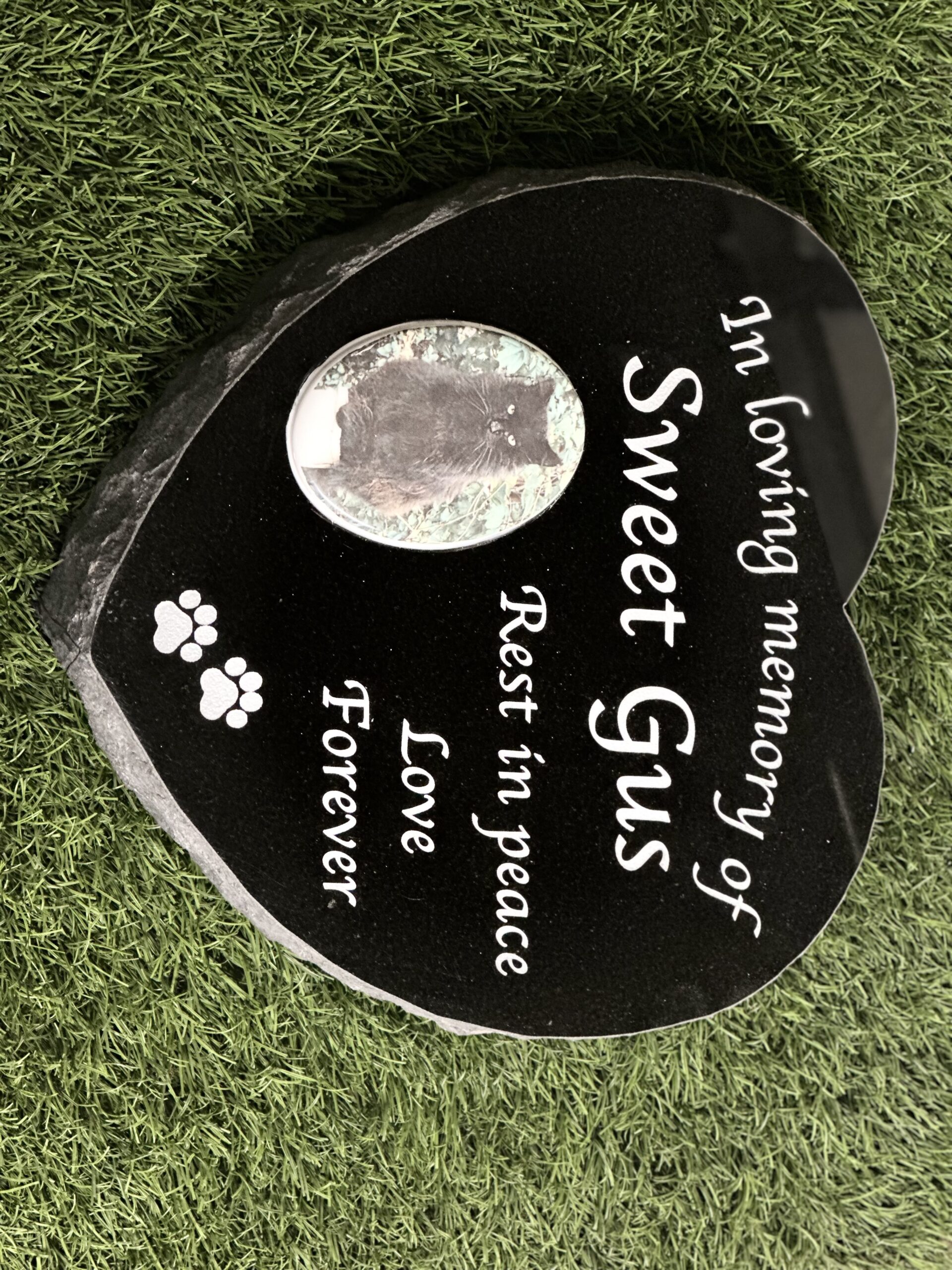 From Heartache to Keepsake: The Healing Power of Custom Pet Memorials 🐾